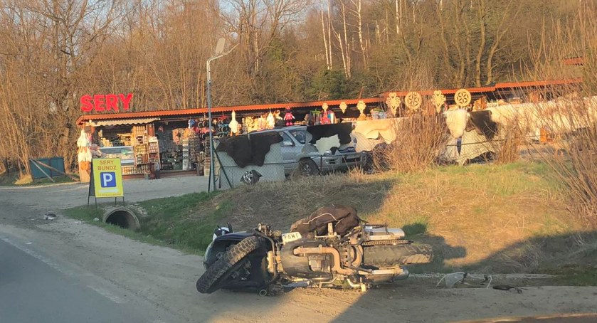 kierowca motocykla trafił do szpitala - Fot. czytelnik