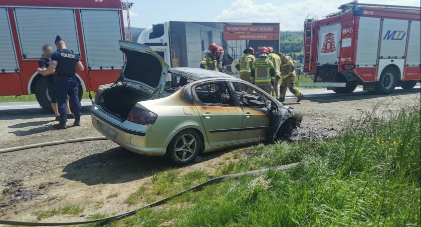 Pożar samochodu na zakopiance w Klikuszowej / fot. Pomoc Drogowa Krauzowicz