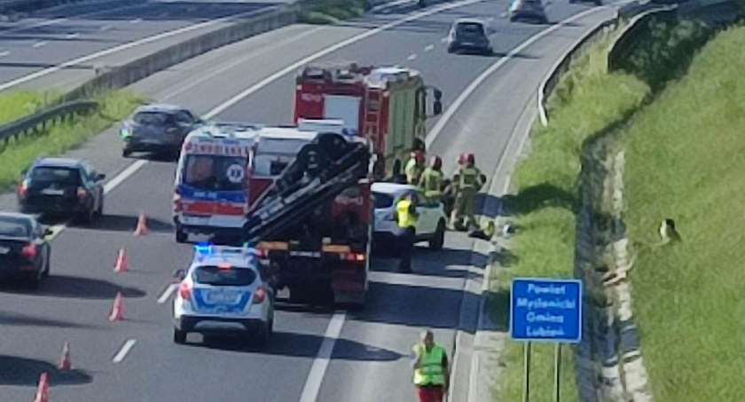 Zderzenie motocykla z samochodem osobowym / Fot. Czytelnik