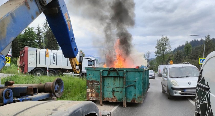Pożar kontenera na zakopiance / Fot. Czytelnik
