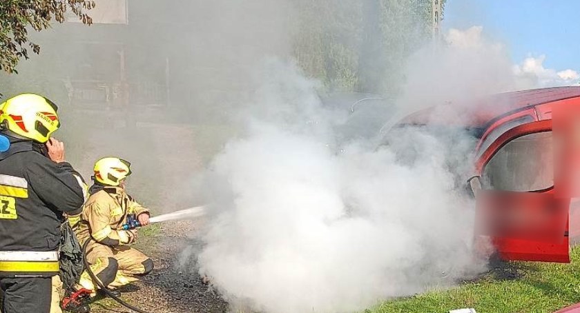 Spłonęło auto - Fot. Czytelnik