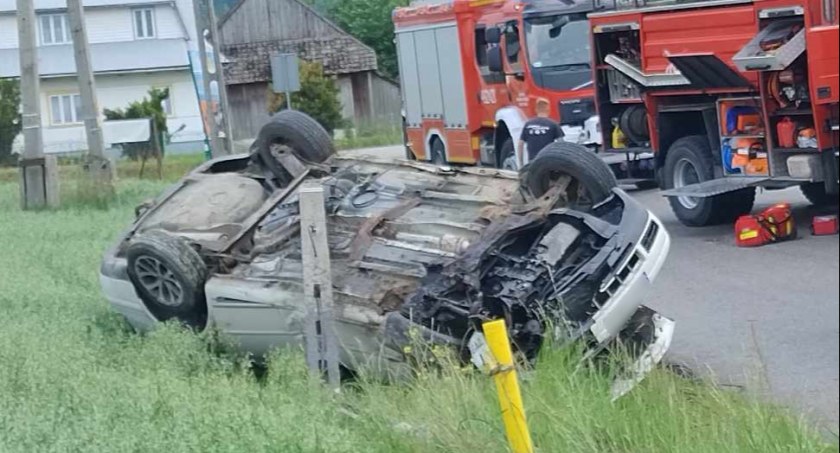 Samochód wypadł z drogi / Fot. czytelnik