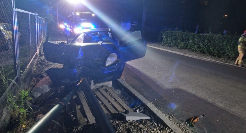 Samochód skosił latarnie  ot. KP PSP Zakopane