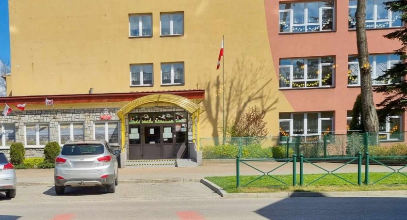 Zawyła syrena na Szkole Podstawowej nr 5 / Fot. Góral Info