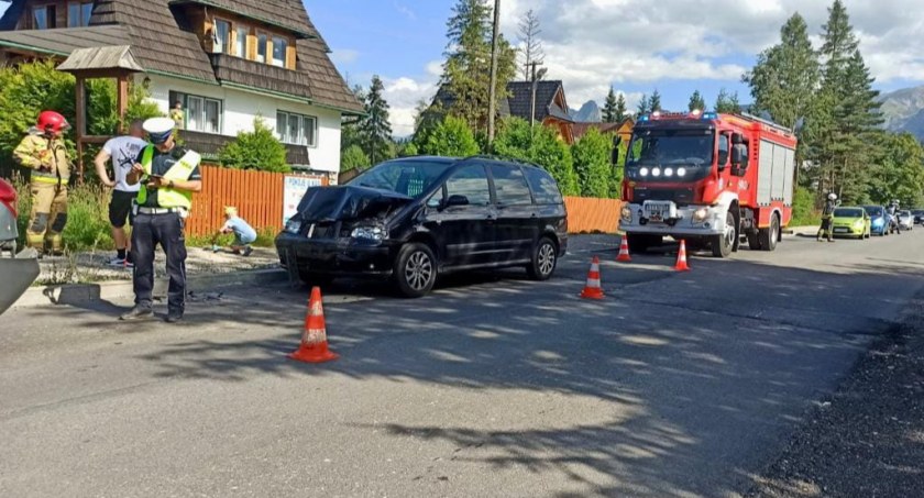 Wypadki, Zderzenie trzech samochodów - zdjęcie, fotografia