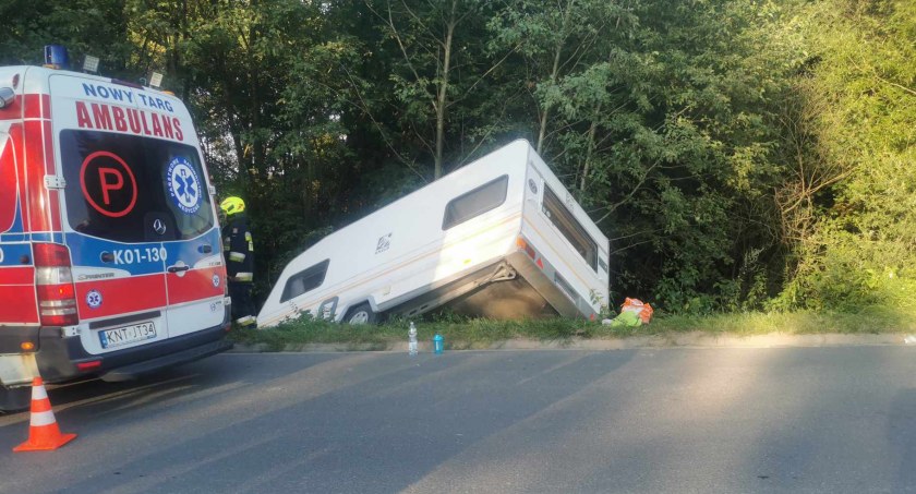 Wypadki, Wypięta przyczepa potrąciła pieszego - zdjęcie, fotografia