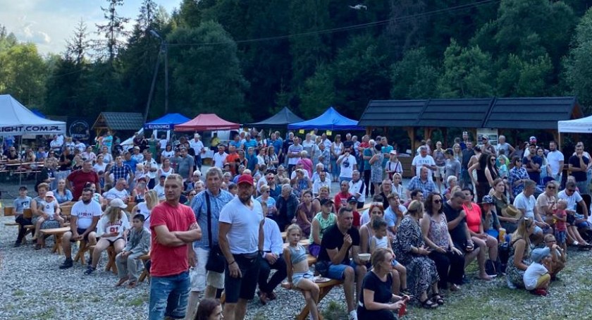 Festyny i pikniki, Niesamowity Piknik Leśny Mizernej pełen edukacji zabawy góralskiej muzyki - zdjęcie, fotografia