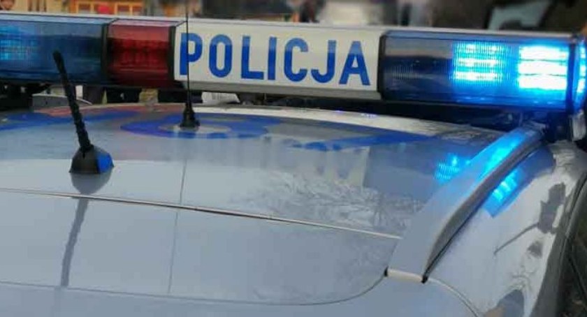 Akcje poszukiwawcze, Tatrzańscy policjanci odnaleźli lesie zagubionego chłopca - zdjęcie, fotografia