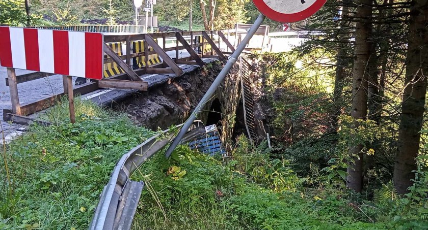 Zagrożenia miejscowe, Dlaczego runęły barierki rzeki - zdjęcie, fotografia