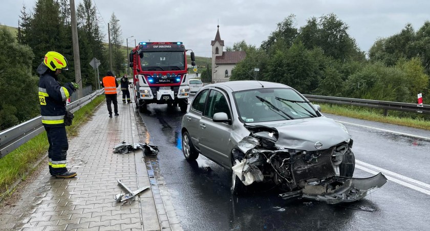 Samochód wypadł z drogi / OSP KSRG Jabłonka