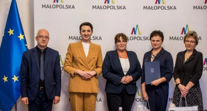 Sprawy lokalne, Poradnie psychologiczno pedagogiczne Powiecie Nowotarskim dofinansowana - zdjęcie, fotografia