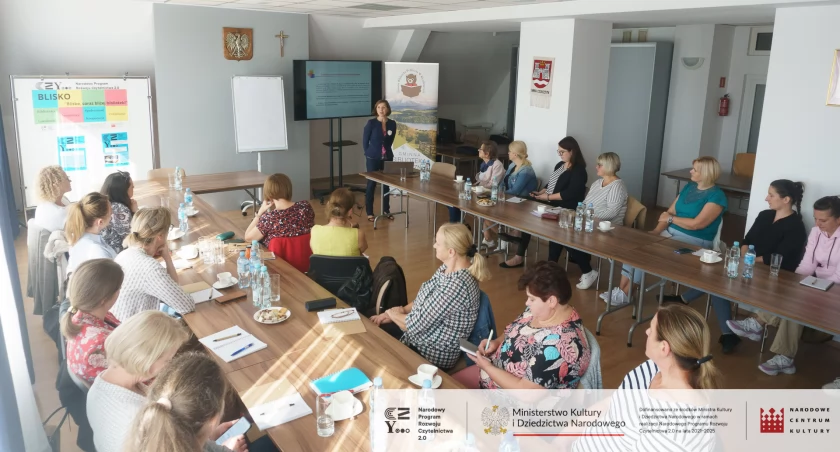 Edukacja, Dofinansowanie biblioteki Kluszkowcach ramach programu „Blisko coraz bliżej biblioteki” - zdjęcie, fotografia