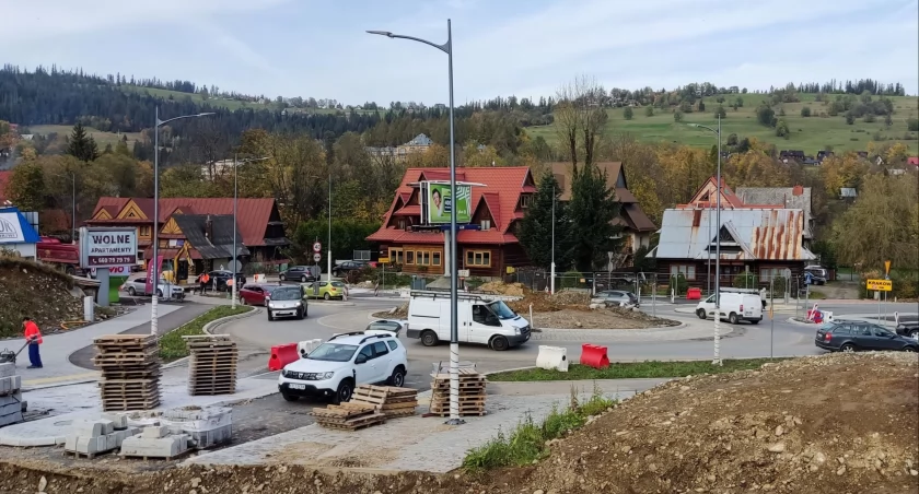 Zakopane - układanie ostatniej warstwy asfaltu / Fot. GDDKiA