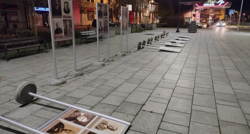 Zagrożenia miejscowe, Wiatr sieje spustoszenie straty Rynku Czarnym Dunajcu - zdjęcie, fotografia