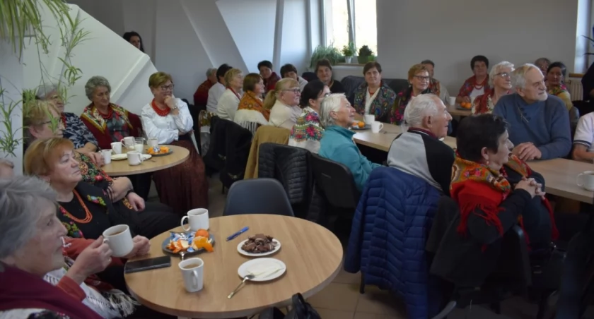 Folklor, Podsumowanie Akcji Senior Seniorowi kolędowanie seniorów świątecznym stole - zdjęcie, fotografia