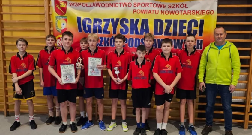 Sport szkolny, Rozstrzygnięto Igrzyska Ośrodka Sportowego Rabka Zdrój Koszykówce Chłopców - zdjęcie, fotografia