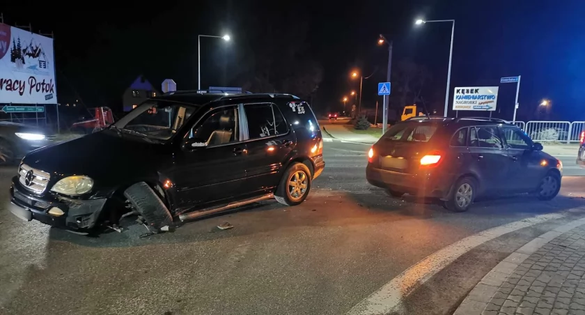 Zderzenie na skrzyżowaniu / Fot. Krauzowicz Pomoc Drogowa