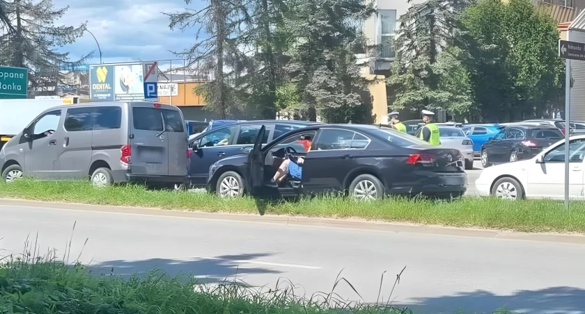 Zderzenie dwóch samochodów na Al. 1000-lecia / Fot. czytelnik