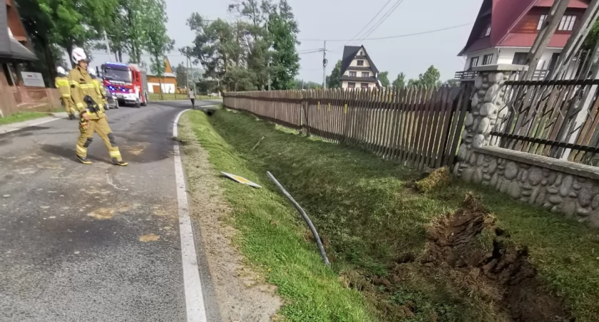 Samochód wypadł z drogi / Fot. KPP Zakopane