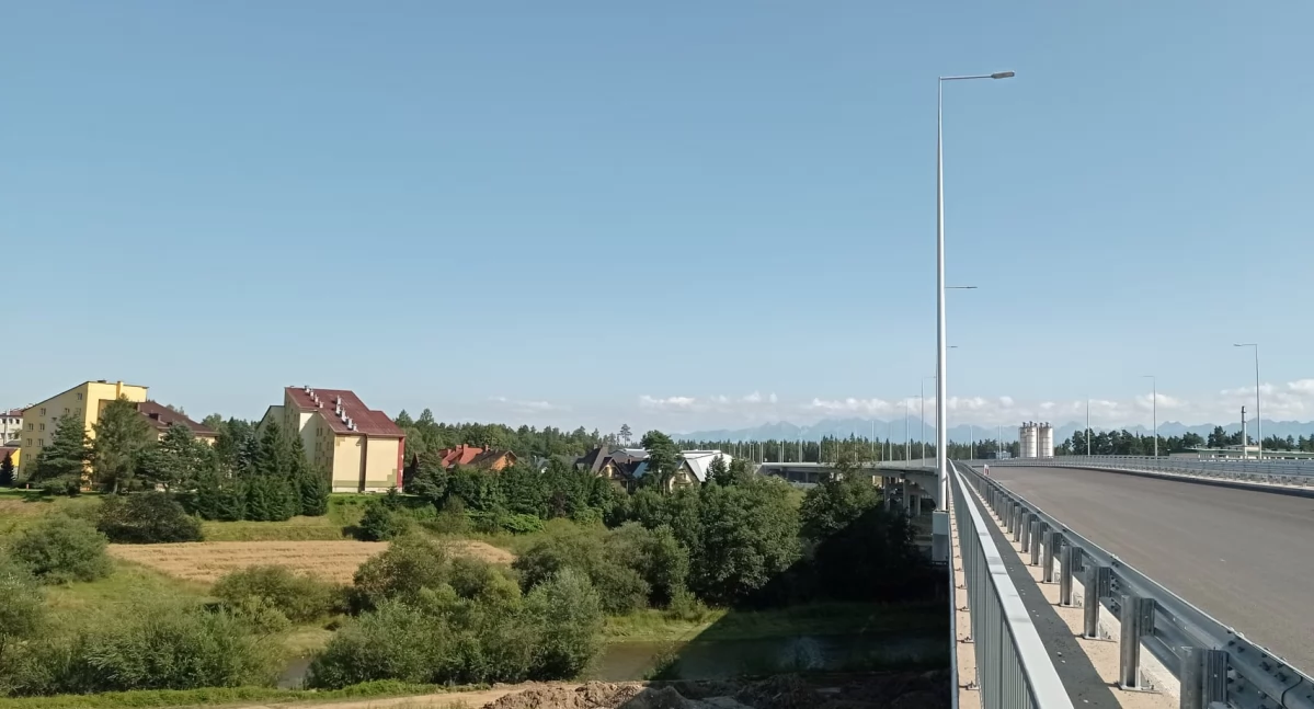 Zdjęcie nowej zakopianki w pobliżu nowotarskich bloków / fot. czytelnik