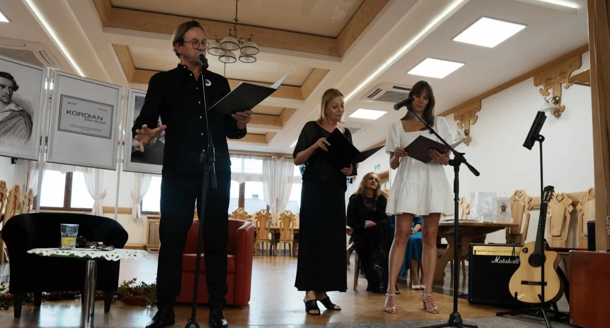 Piotr Cyrwus czytający Kordiana / fot. Marian Gromala - TV Waks