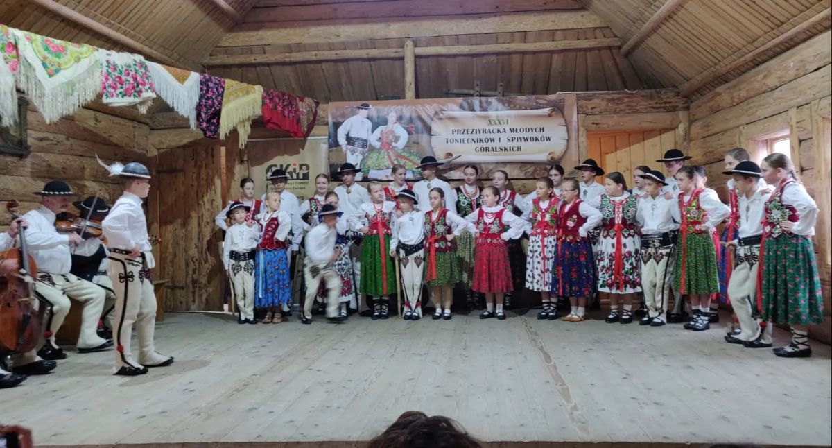 Folklor, XXXVI Przeziyracka Młodych Toniecników Śpiywoków Góralskich Ratułowie rozpoczęta - zdjęcie, fotografia
