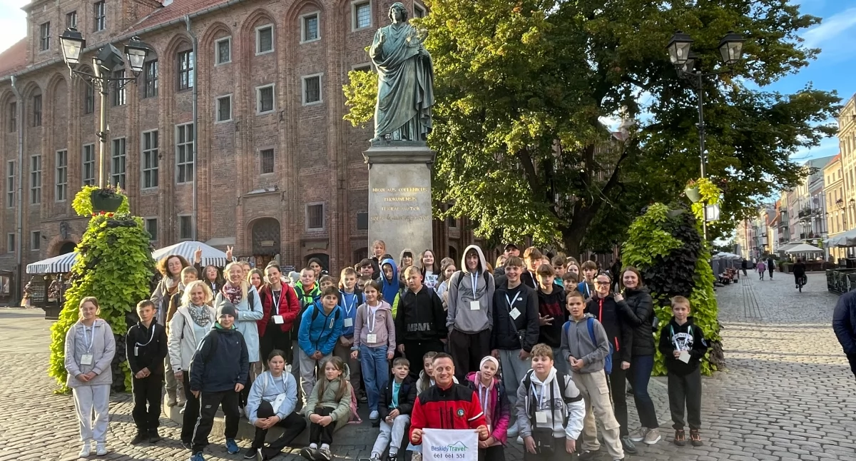 Turystyka, Uczniowie Lipnicy Wielkiej czterodniowej wycieczce Torunia Bydgoszczy - zdjęcie, fotografia