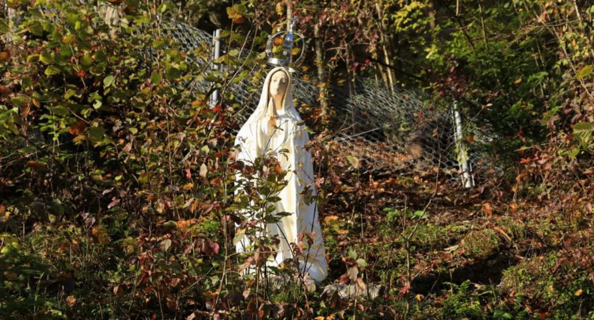 Religia, Figurka Matki Bożej Niepokalanej nowej odsłonie - zdjęcie, fotografia