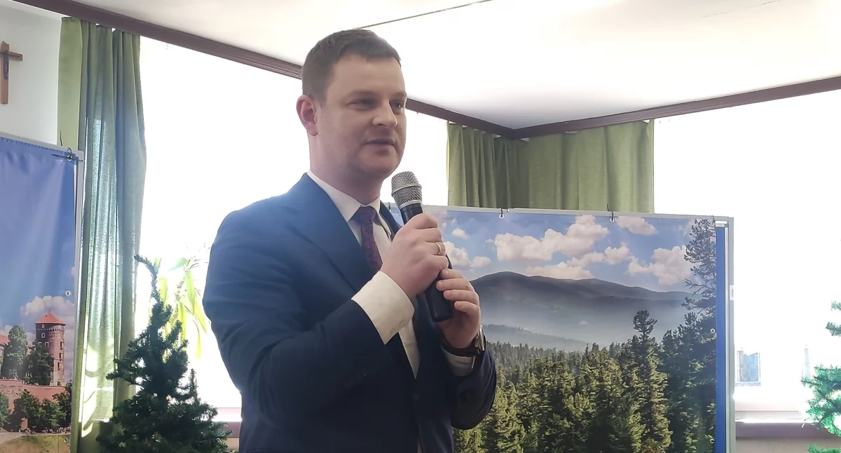 Samorząd, Burmistrz Czarnego Dunajca przeciw ograniczaniu lekcji religii szkołach - zdjęcie, fotografia