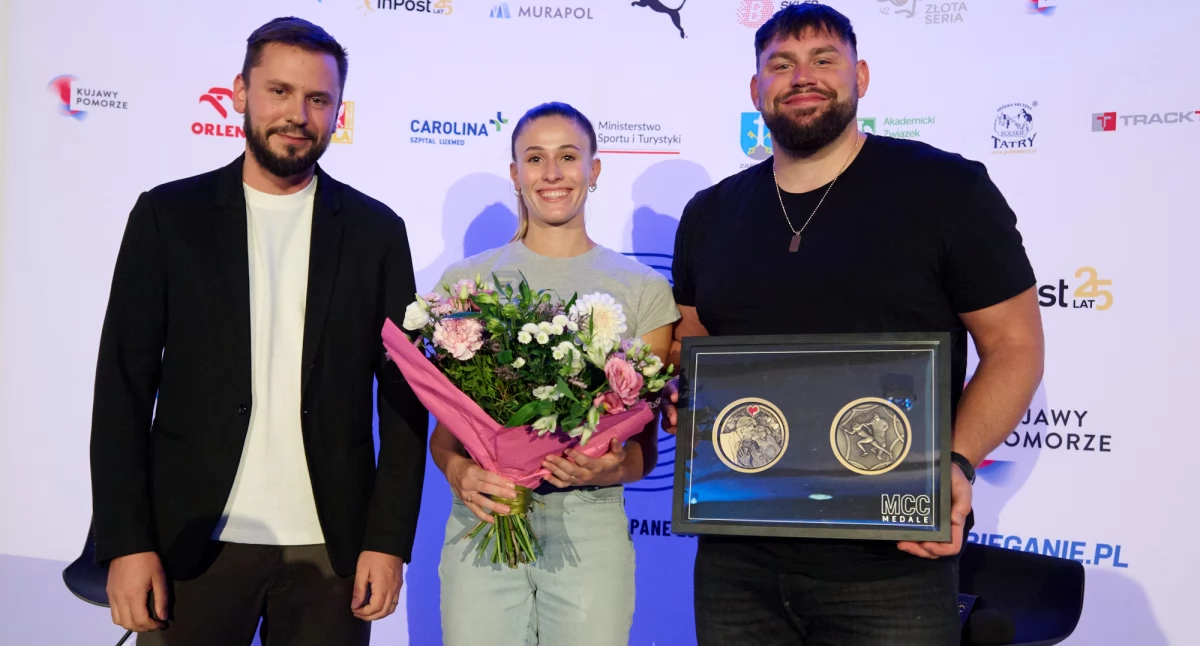 W środku Natalia Bukowiecka