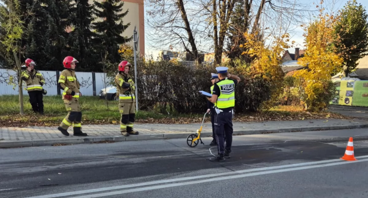 Wypadki, Wypadek motocyklisty Szaflarskiej ostrzeżenie przed niebezpiecznymi wyciekami drogach - zdjęcie, fotografia