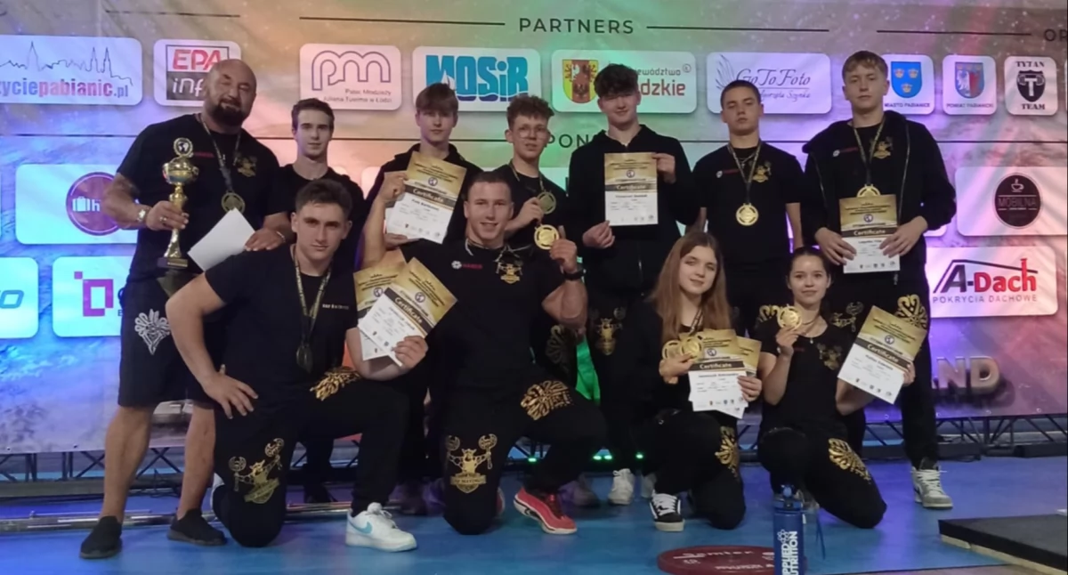 Sporty siłowe, Sukces zawodników Maximus Czarny Dunajec Mistrzostwach Świata Pabianicach - zdjęcie, fotografia