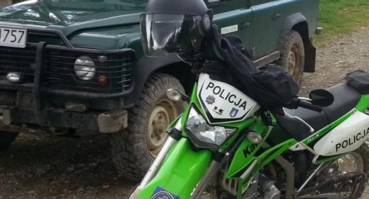 Zatrzymania, Motocykliści złapani lesie gorącym uczynku - zdjęcie, fotografia