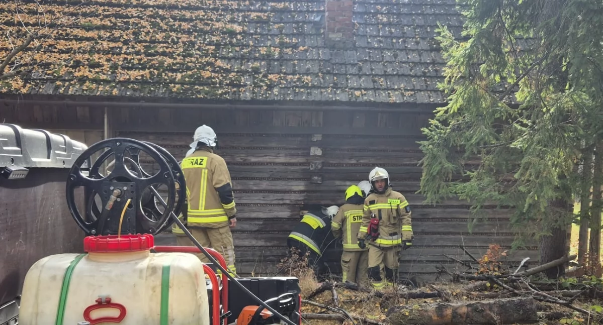 Wypadki, Pożar ściany drewnianym budynku tragedii - zdjęcie, fotografia