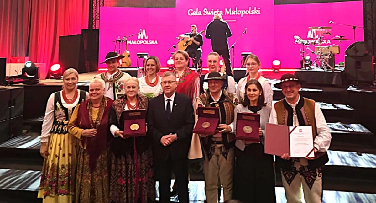 Folklor, Brązowy Medal Honorowy Bukowiańskiego Centrum Kultury „Dom Ludowy” - zdjęcie, fotografia