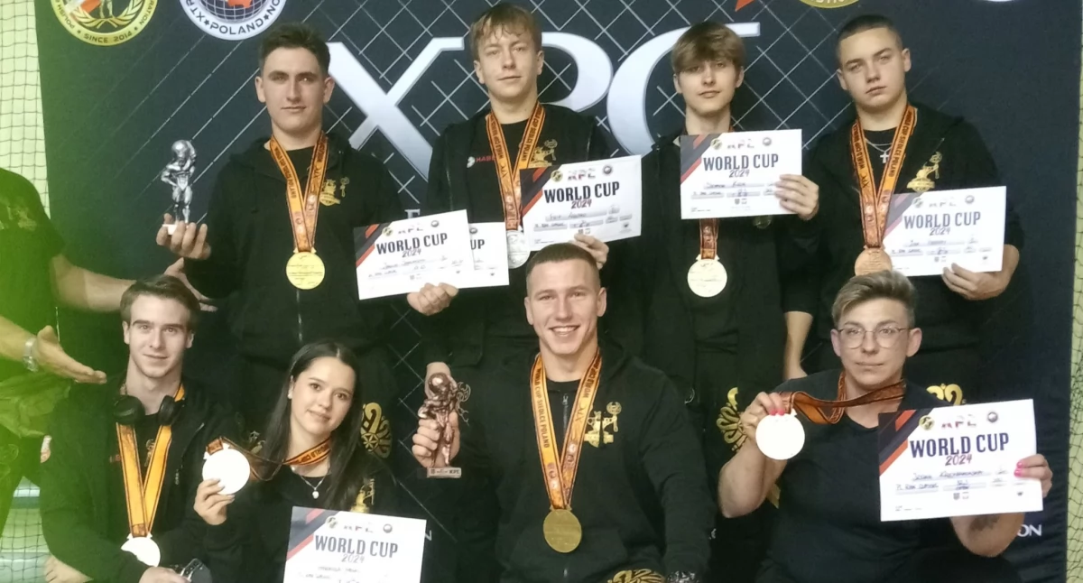 Sporty siłowe, Sukces zawodników Centrum Kultury Fizycznej Maximus Czarnego Dunajca Pucharze Świata - zdjęcie, fotografia