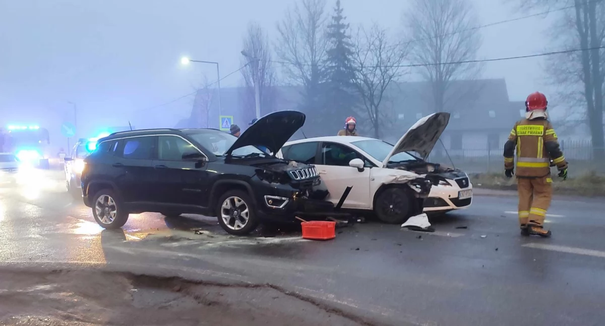 Wypadki, Zderzenie zakopiance jedna osoba zabrana szpitala - zdjęcie, fotografia