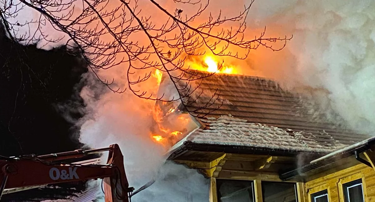 Pożary, Groźny pożar drewnianego pensjonatu - zdjęcie, fotografia