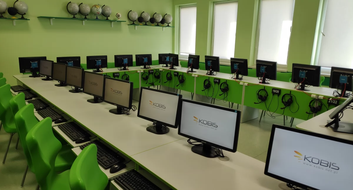 Różne, zaprojektować nowoczesną pracownię komputerową - zdjęcie, fotografia