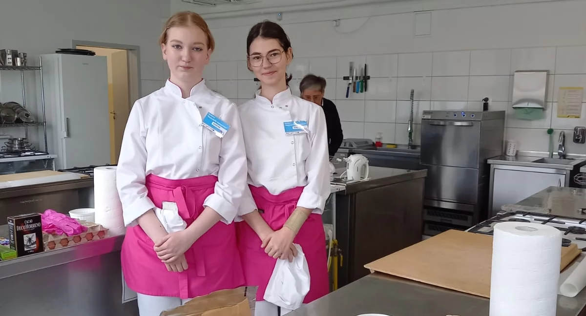 Zdjęcie - Paulina Dziadoń i Zuzanna Mateja / fot. ZSCKR