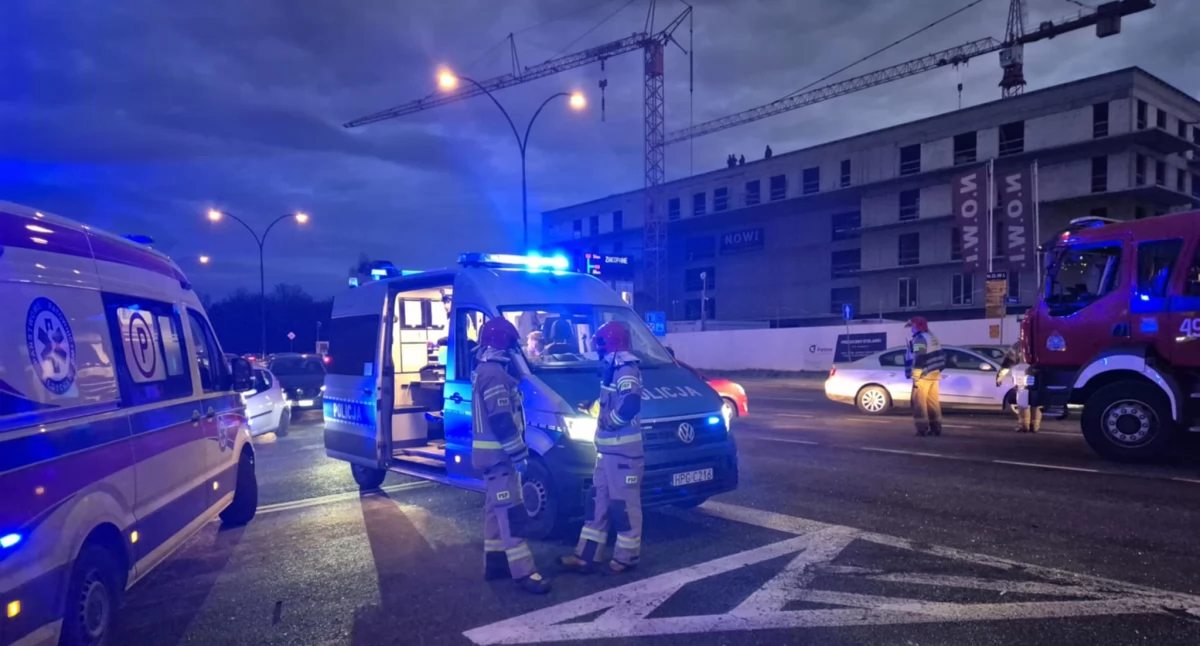 Wypadki, Zderzenie Tysiąclecia Nowym Targu samochód wypadł drogi uderzył ogrodzenie - zdjęcie, fotografia