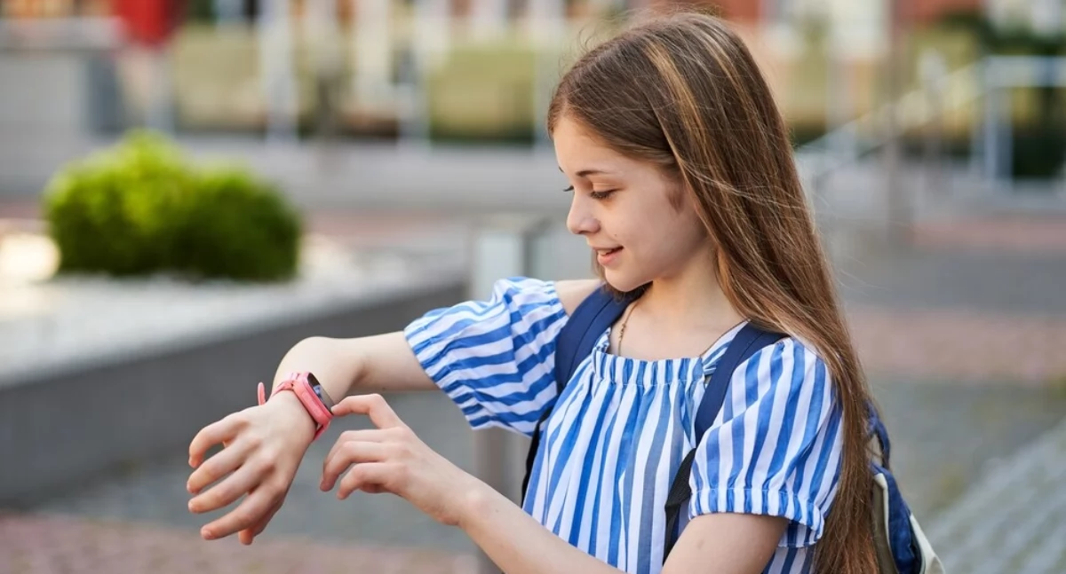 Różne, smartwatch dziecięcy dobry pomysł prezent - zdjęcie, fotografia