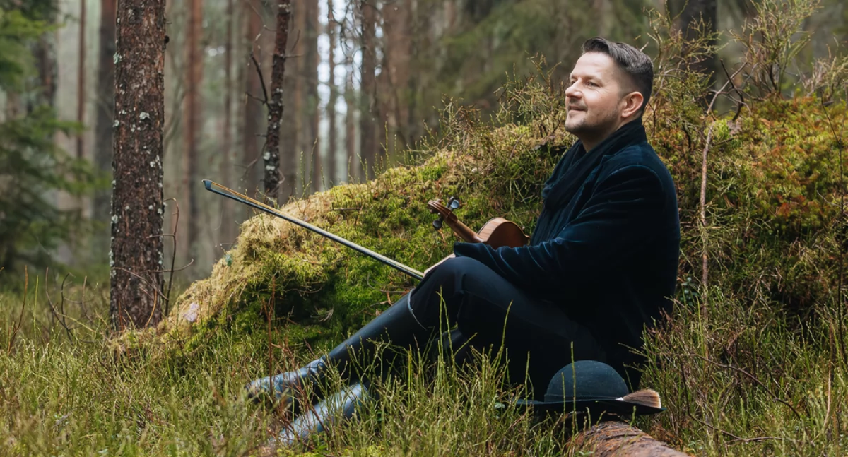 Muzyka, Piotr Szewczyk świętuje lecie twórczości nowym singlem - zdjęcie, fotografia