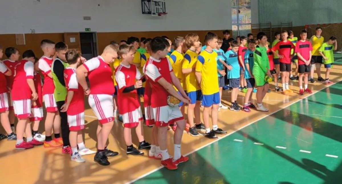 Sport szkolny, Sukces Szkoły Podstawowej Frydmanie Igrzyskach Dzieci Ośrodka Sportowego Pieniny piłce ręcznej chłopców - zdjęcie, fotografia