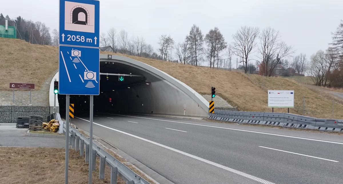 Drogi, milionowy przejazd tunelem Luboniem Małym - zdjęcie, fotografia