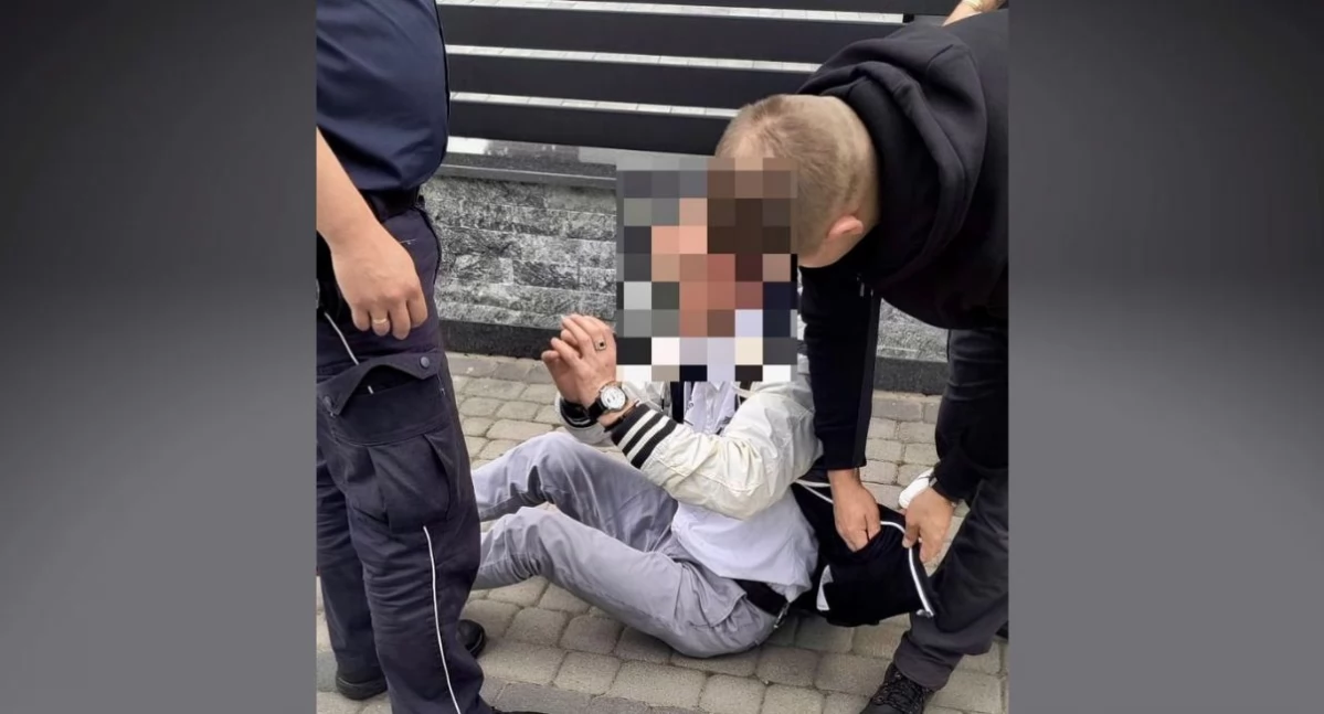 Zatrzymania, Policja zatrzymała latka podejrzanego kradzieże Rabce Zdroju - zdjęcie, fotografia