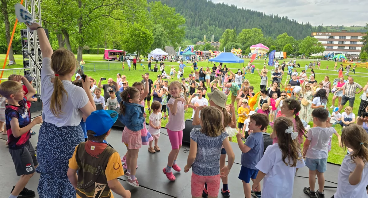 Festyny i pikniki, Zakopiański Dzień Dziecka Dolnej Równi Krupowej pełen radości atrakcji - zdjęcie, fotografia