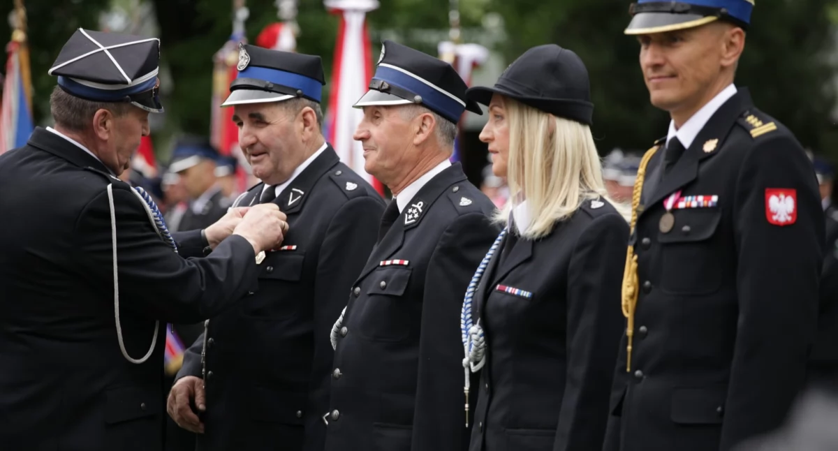 Straż Pożarna, pielgrzymka strażacka Zakopanego Ludźmierza pamiątkę wizyty Pawła Podhalu - zdjęcie, fotografia