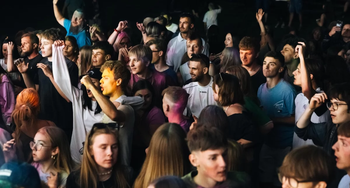 Imprezy , Farbowano Potańcówka Królowej Lipnicy Wielkiej kolorowe święto muzyki radości Polanie Stańcowej - zdjęcie, fotografia