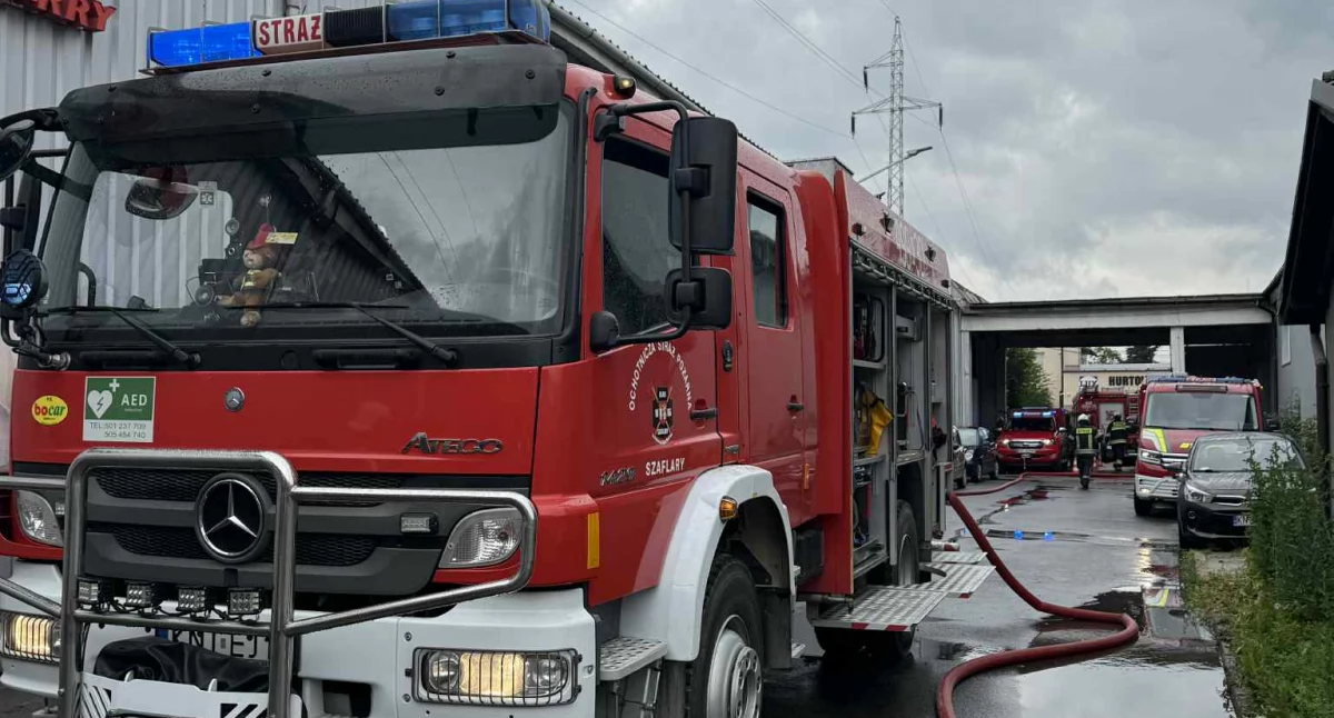Pożary, Pożar zakładzie kuśnierskim Szaflarach zadymienie przemysłowej - zdjęcie, fotografia